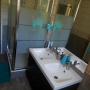 Salle de Bain Après Rénovation - Rénovation d'une Salle de bain : Après les Travaux : Changement du Carrelage Mural et Sol, Meuble vasque, Paroi de douche img Salle de Bain Après Rénovation